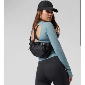 Athleta Excursion Waistbag in Black